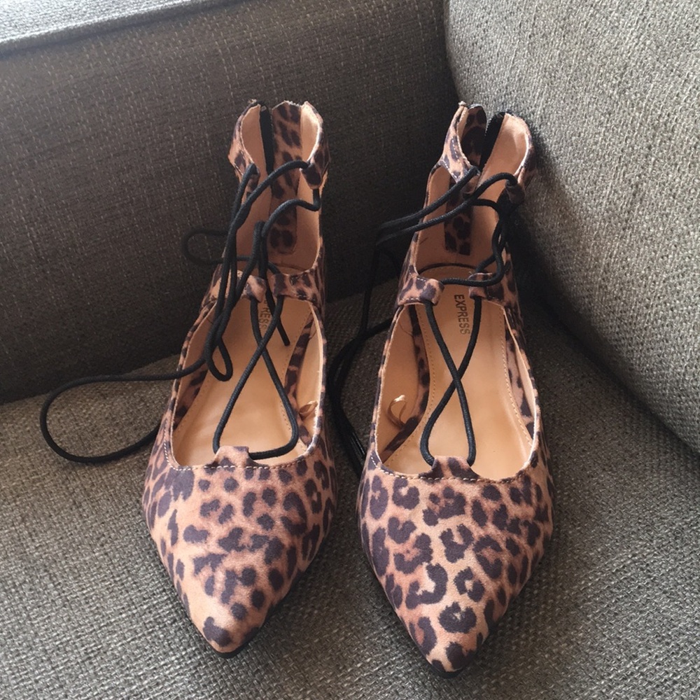 😍 🤩 NWOT Express Flats Size 7